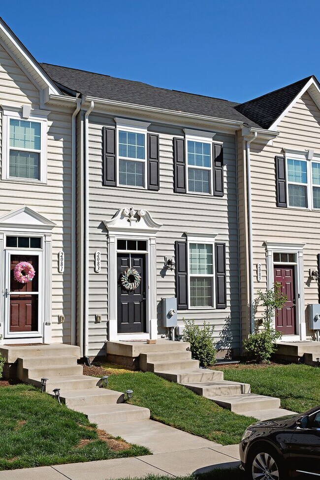 Building Photo - Dog-Friendly Townhome Near NGIC/DIA/NGA, CHO Airport, & Hollymead Town Center