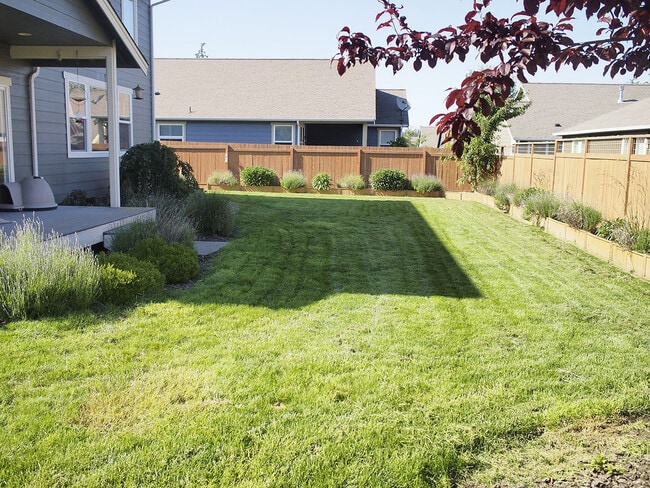 Building Photo - ***PENDING APPLICATION***Impressive Dog Fr...
