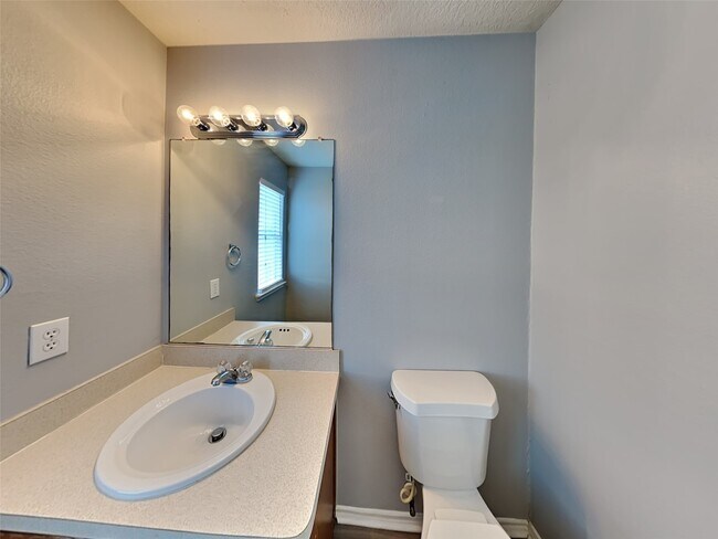 Building Photo - 5926 Baldwin Elm St
