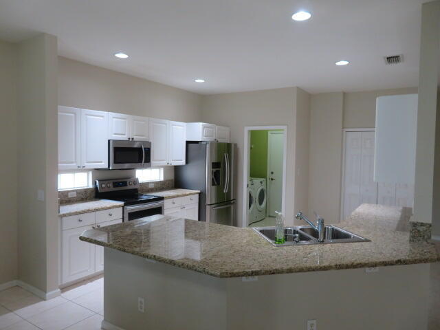 Building Photo - 589 Waverly Cir