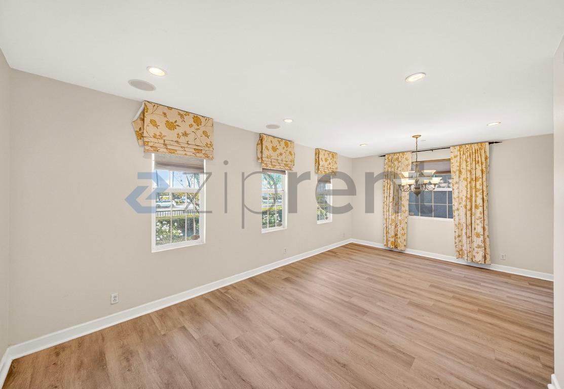 Building Photo - Unit