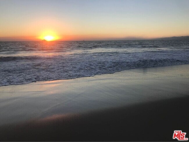 Building Photo - 201 Redlands St