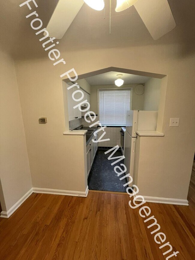 Building Photo - Charming 1-Bedroom Apartment