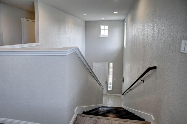 Building Photo - 210 Cold Spg Lp