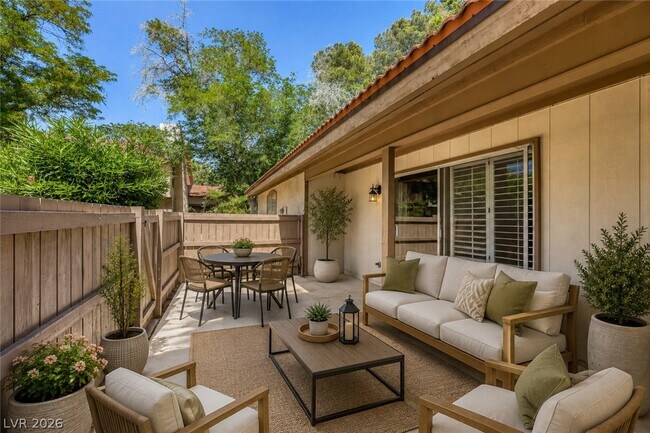 Building Photo - 3173 Pinehurst Dr