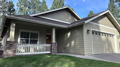 Building Photo - Sign your lease by December 31st and enjoy a $1,000 rent discount applied at move-in!