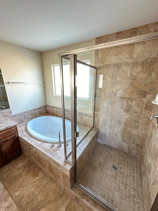 Building Photo - Beautiful Single Family Home in Bakersfield, CA