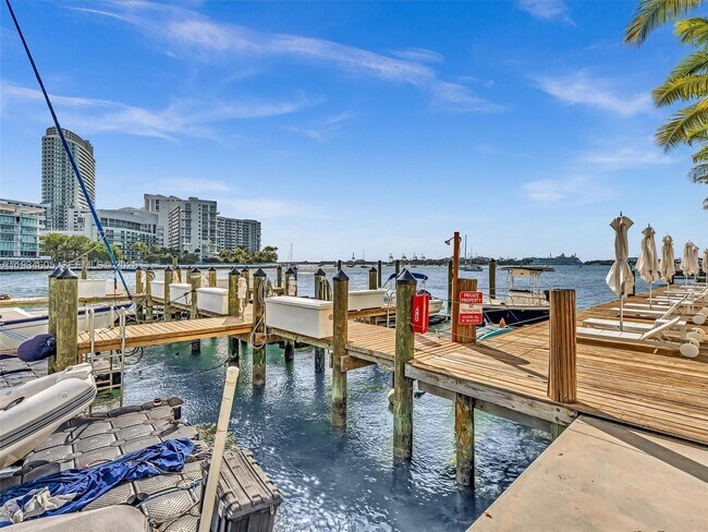 Building Photo - 20 Island Ave