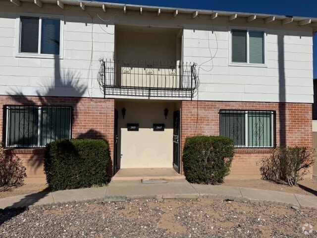Building Photo - 2805 N Craycroft Rd
