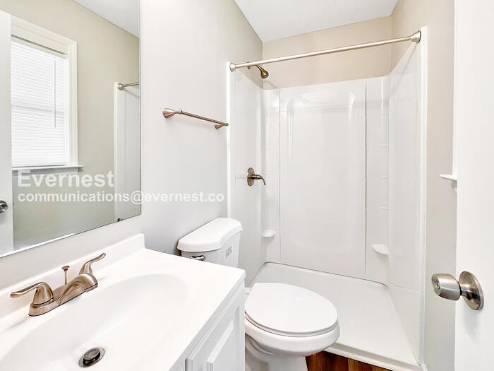 Building Photo - 425 Shallowood Ln