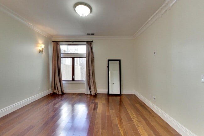 Building Photo - 2045 Hyde St