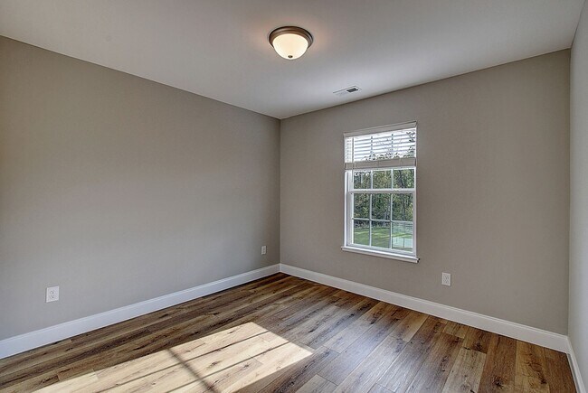 Building Photo - Newer construction single family home for lease!