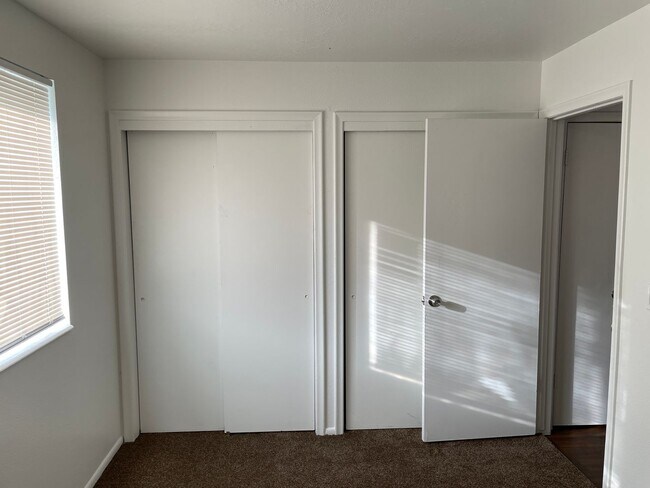 Building Photo - 3-Bedroom 1.5 Bath Twin-Home