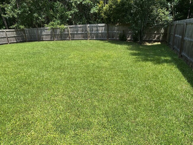 Building Photo - 641 Laurel Hill Cir