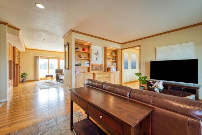 Building Photo - Wine Country Living! Spacious 4 bedroom 2....