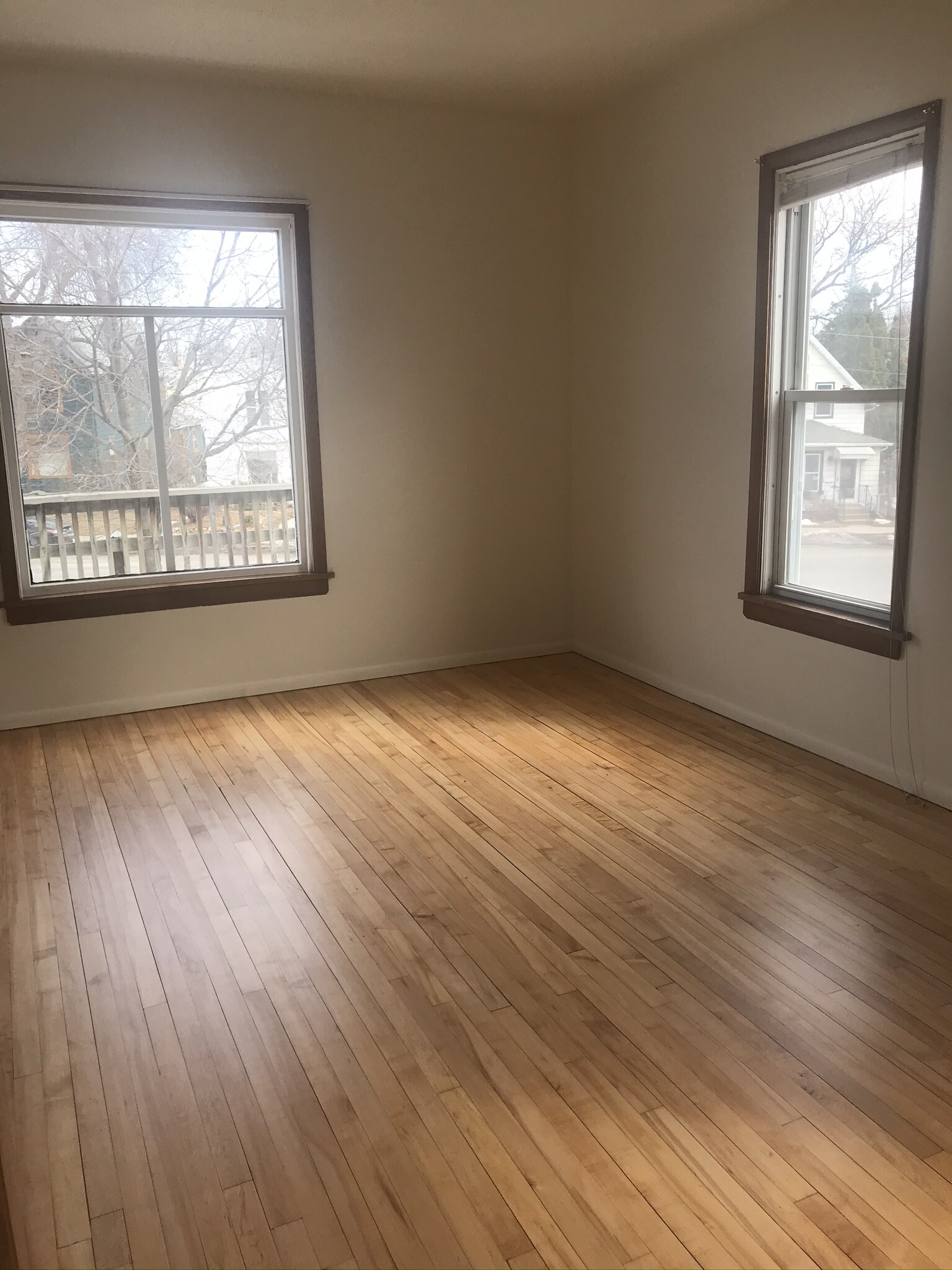 Building Photo - 712 6th St NE