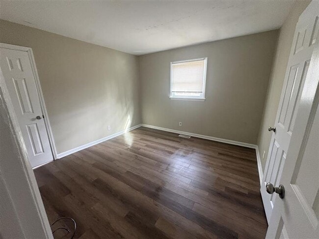 Building Photo - 3 Bed/1.5 Bath Single-Level Home - Reynolda Rd Area!