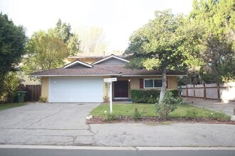 Building Photo - 12607 Kling St