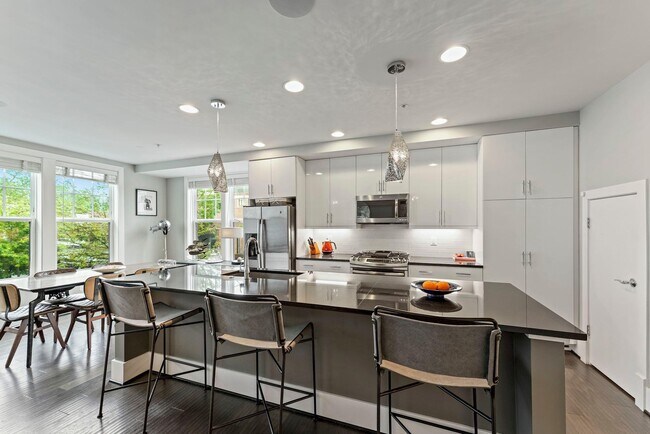 Building Photo - 783 Morton St NW