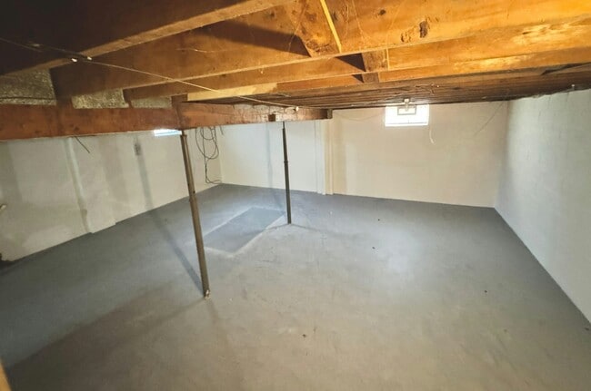 Building Photo - 6022 Clover Ln