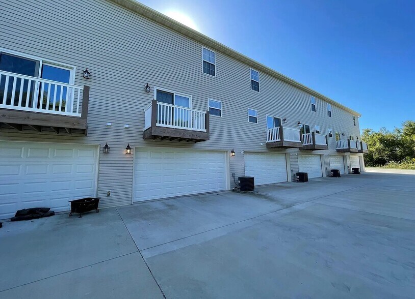 Building Photo - 225-235 Bradford Ln