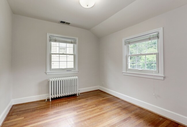 Building Photo - 3 Bed 2 Bath - American University Park Co...