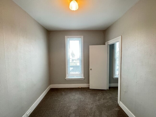 Building Photo - Two Bedroom Upper Unit on SW Side!