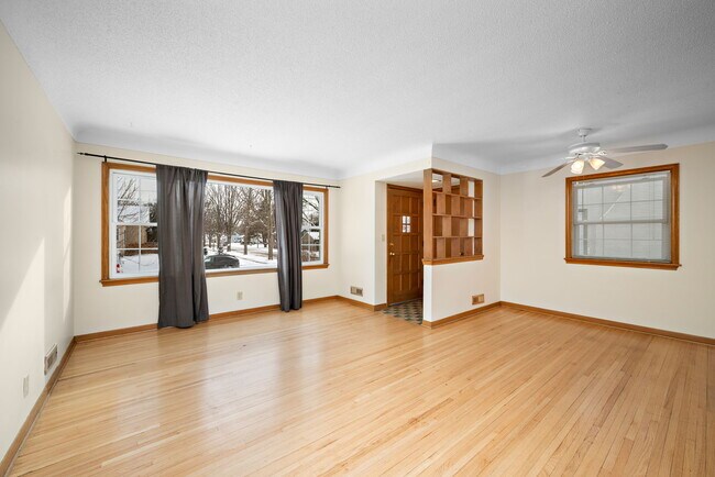 Living room - 3322 Meridian Dr