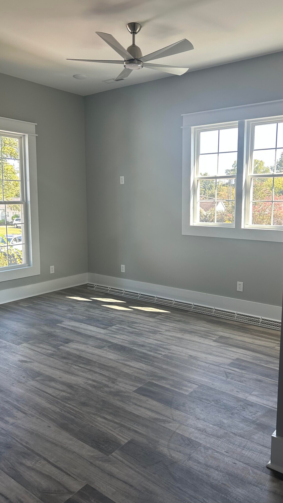 living room - 754 N Wood Ave