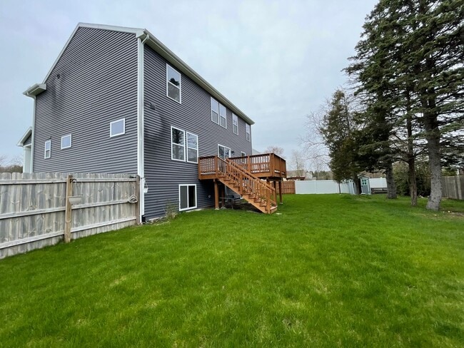 Building Photo - Four Bedroom Home in Fruitport
