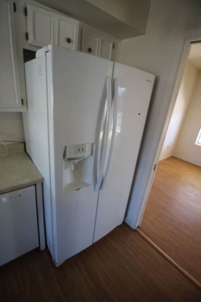 Building Photo - Spacious 4bd/2ba Featuring Central A/C and Large Private Yard