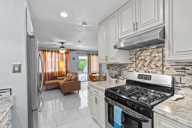 Building Photo - 5333 Longridge Ave