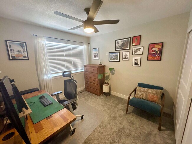 Building Photo - 3bd/2.5ba Paired Home in Trailside w/ side yard