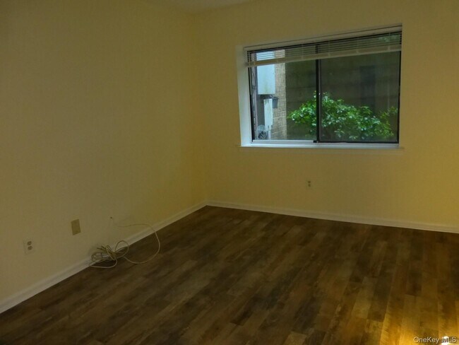 Building Photo - 715 Kennedy Dr