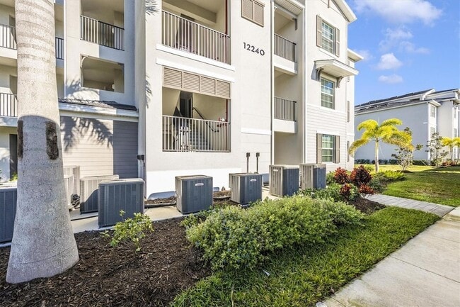 Building Photo - 12240 Wellen Golf St