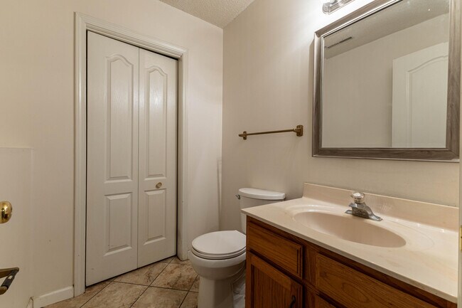 Building Photo - 4371 W Southview Dr