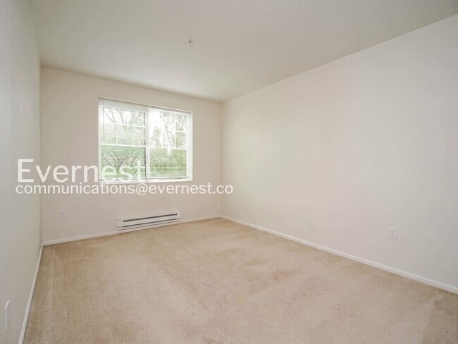 Building Photo - 2 Bed/2 Bath Condo with Garage / Vouchers Accepted / Available Now!