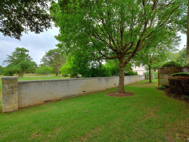 Building Photo - 304 Essex Ln