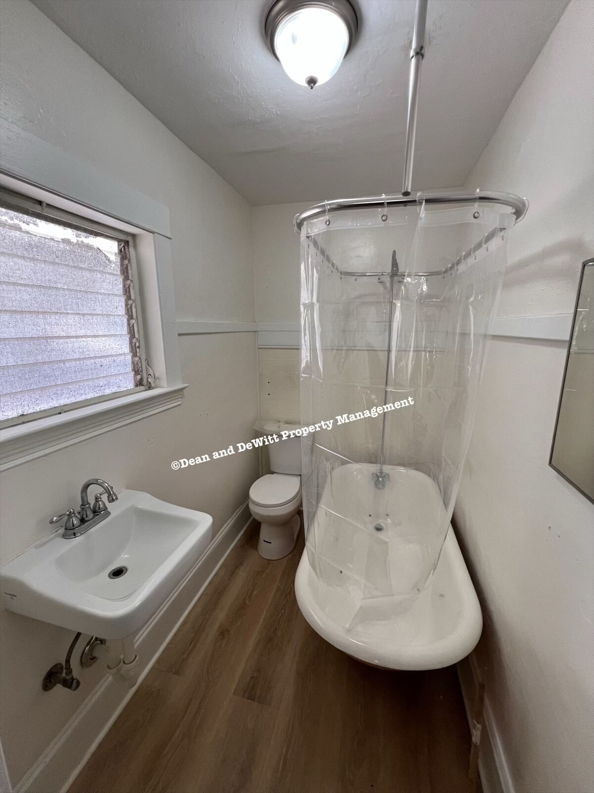 Building Photo - 2 Bed/1 Bath - Unit 1