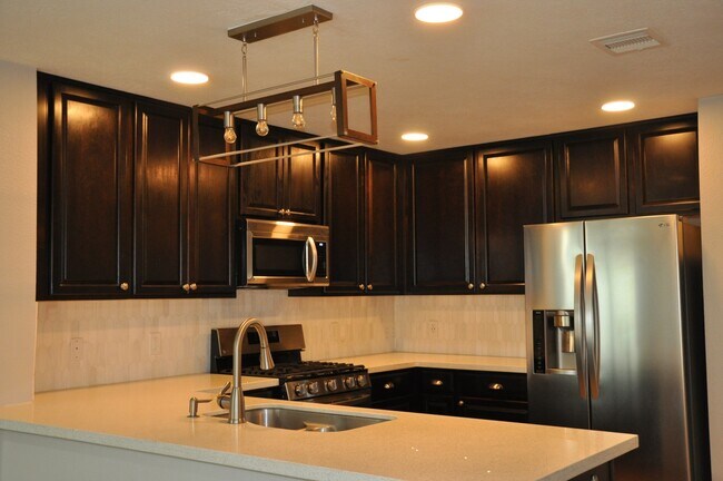 Building Photo - 16025 Summerville Lake Dr