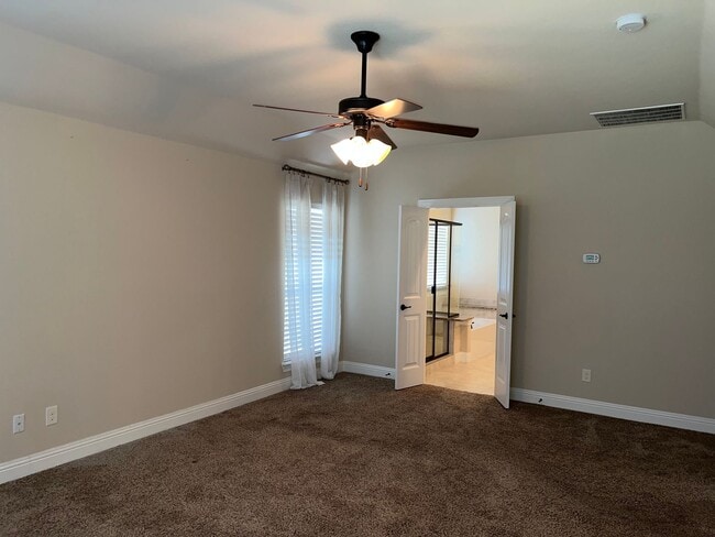 Building Photo - Cameron Lane