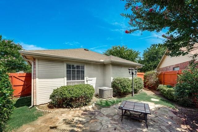 Building Photo - 2323 Brookview Dr