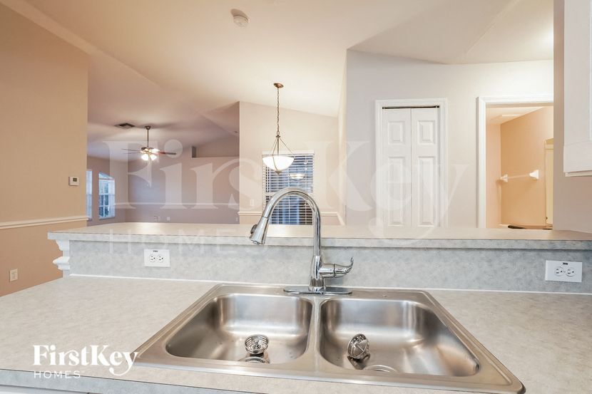 Building Photo - 5003 Barth St