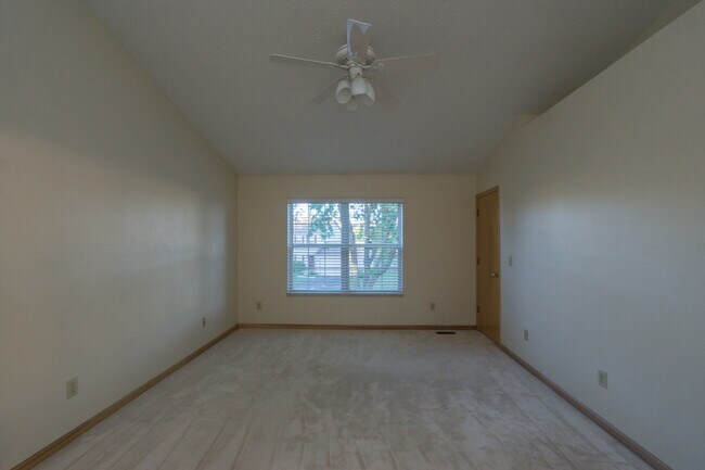 Building Photo - 6657 Delburn Ct
