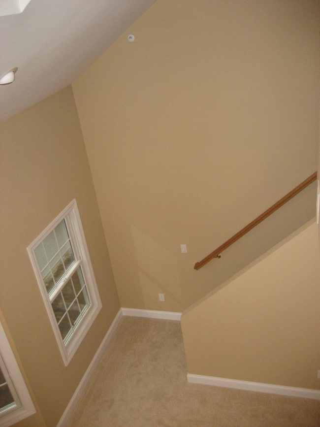 Building Photo - 330 Maple Ave