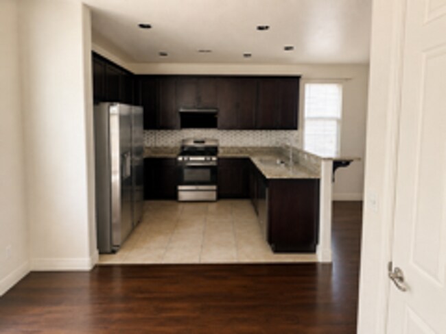 Building Photo - 2836 W Pico Del Monte Cir