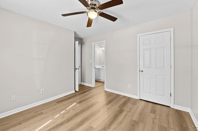 Building Photo - 2215 Bridgeton Rd