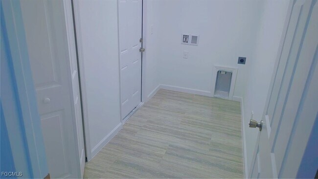 Building Photo - 927 Bolivia Dr