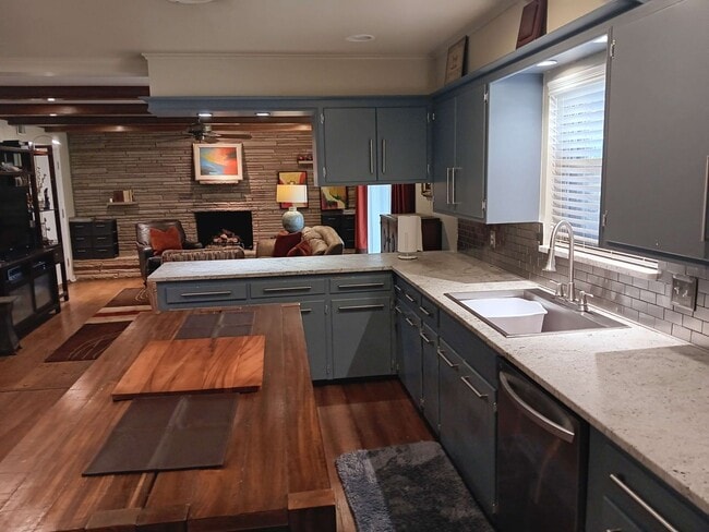 Building Photo - Huge 2-Bedroom Home in Heart of OKC – Fire...