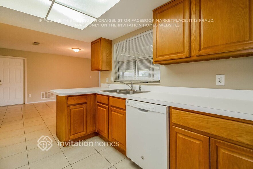 Building Photo - 1542 Canterbury Cir